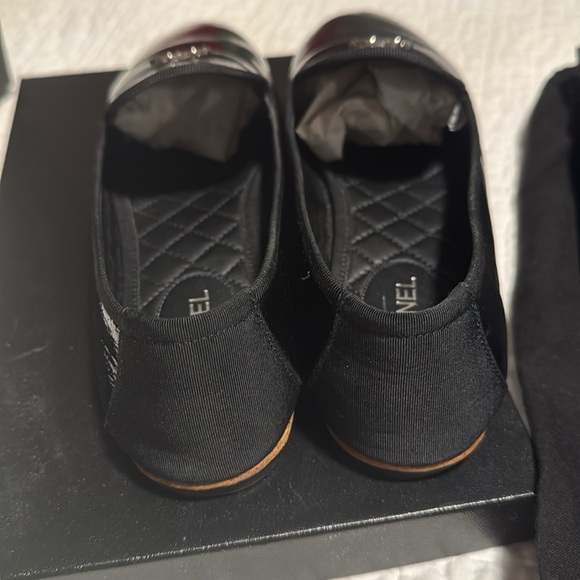 Chanel Vintage Look Loafers Gloss Texture Black Silver Logo 38.5 luxury find !! - Picture 5 of 15